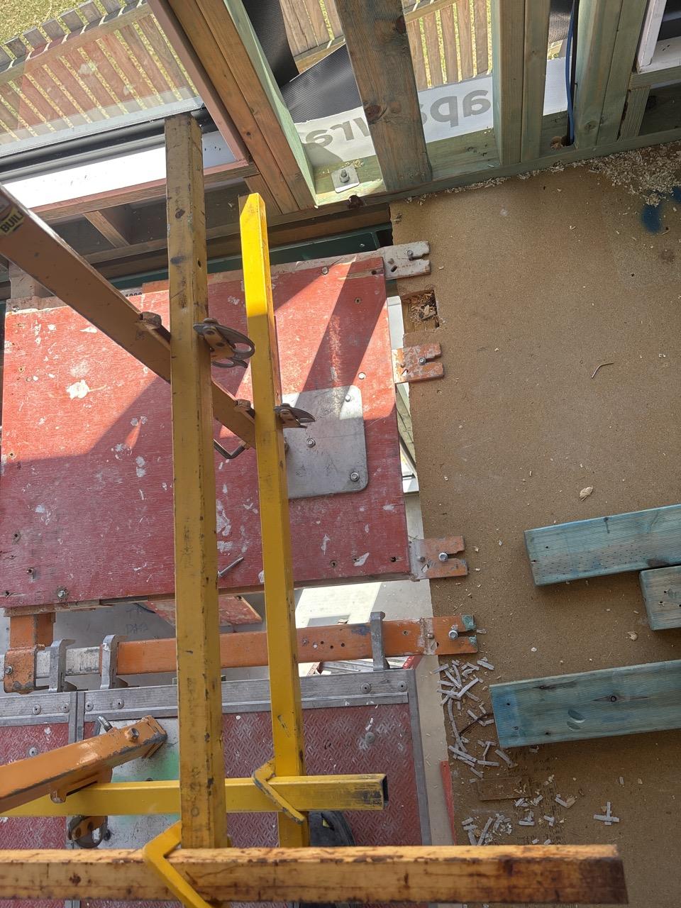 Is the platform exposed to a live edge?