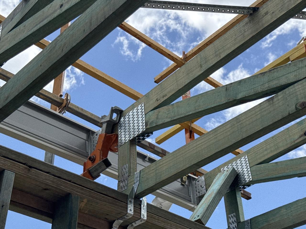 Have clamps been attached to steel frame studs or supaloc trusses? N/A