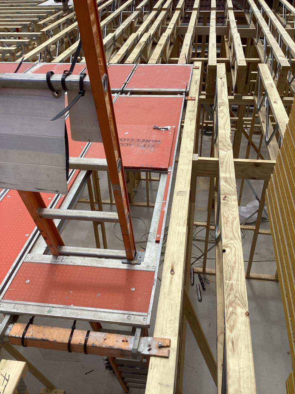 Is the platform exposed to a live edge?