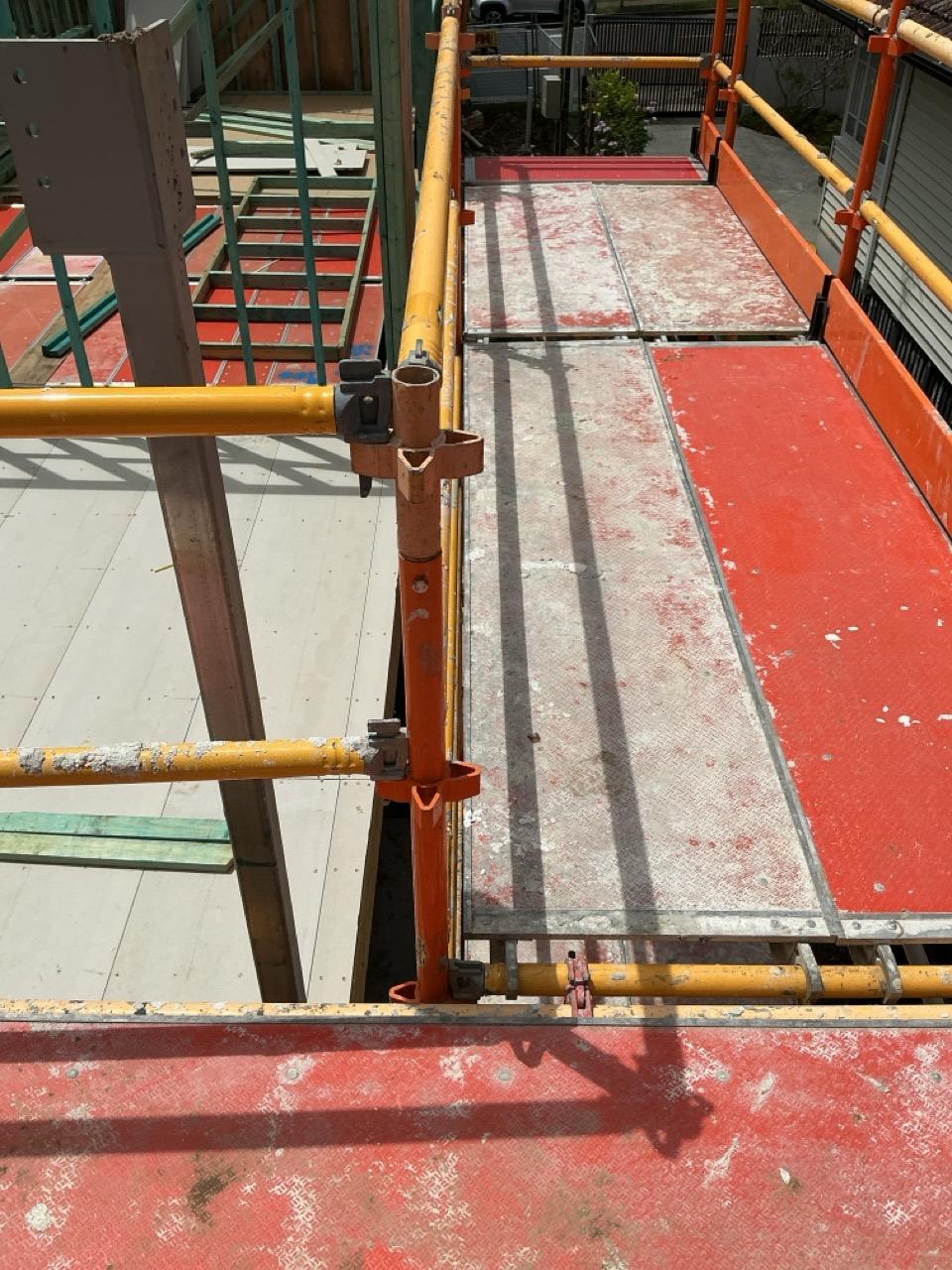 Has the roof rail been adjusted to install on roof components?
