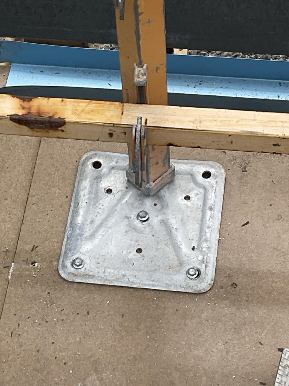 Are base plates attached to a Void Platform?