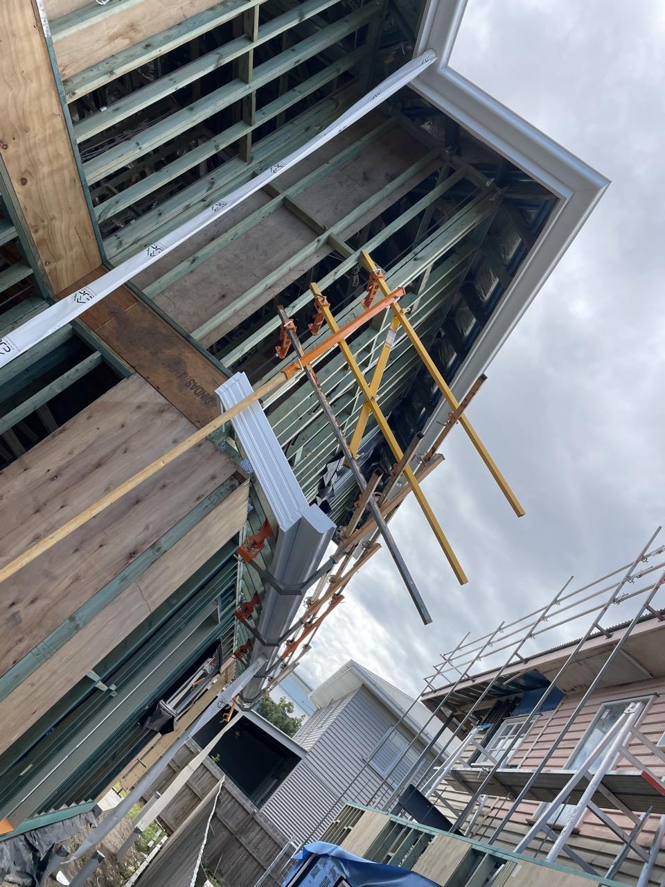4x balcony droppers, 6 sets of 3 and 2m rails