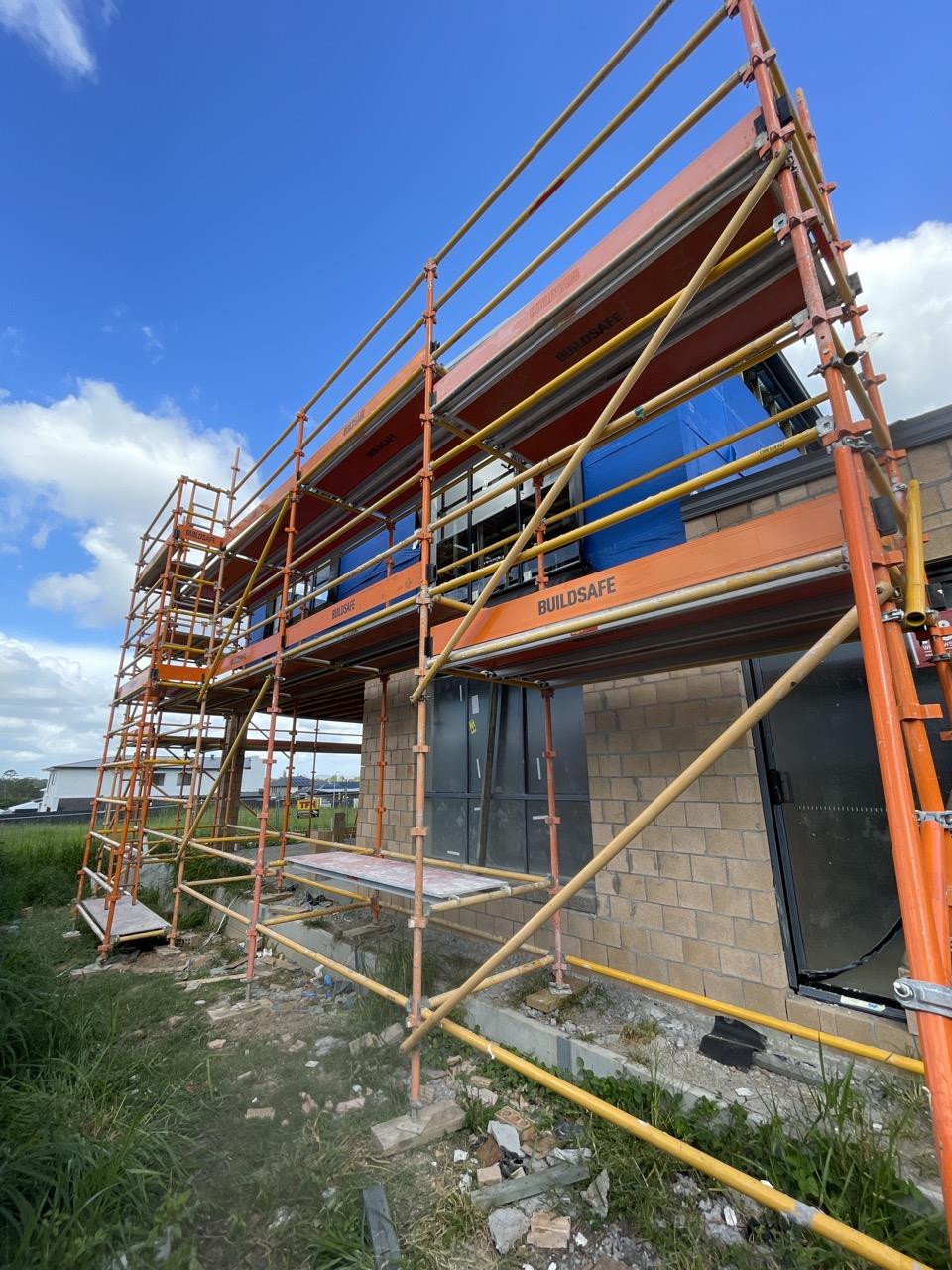 Does the scaffold have bays covering the power meter box?