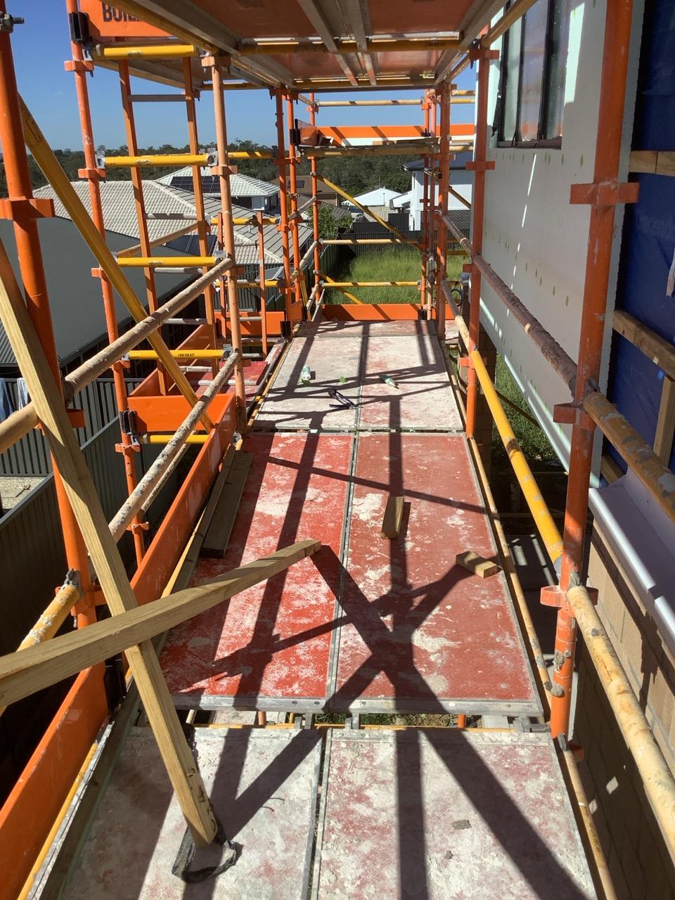 Does the scaffold have bays covering the power meter box?
