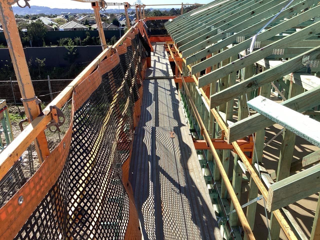 6x 5m planks 3x 3m plank rail to match and 1 stupa